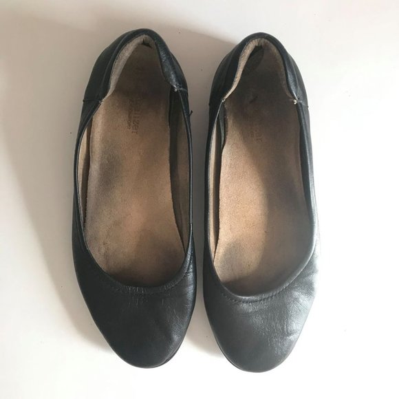 3/$50 // Naturalizer Leather Flats - Picture 2 of 3